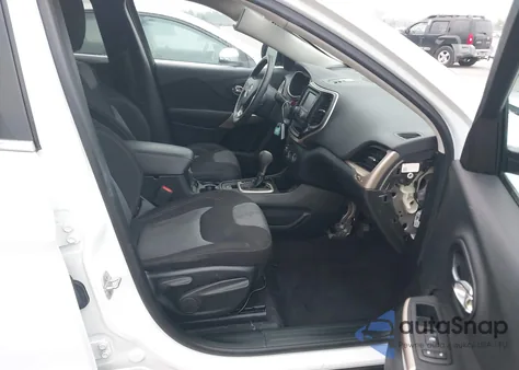 2018 Jeep Cherokee Latitude Fwd из США, поврежденный, VIN 1C4PJLCBXJD539701